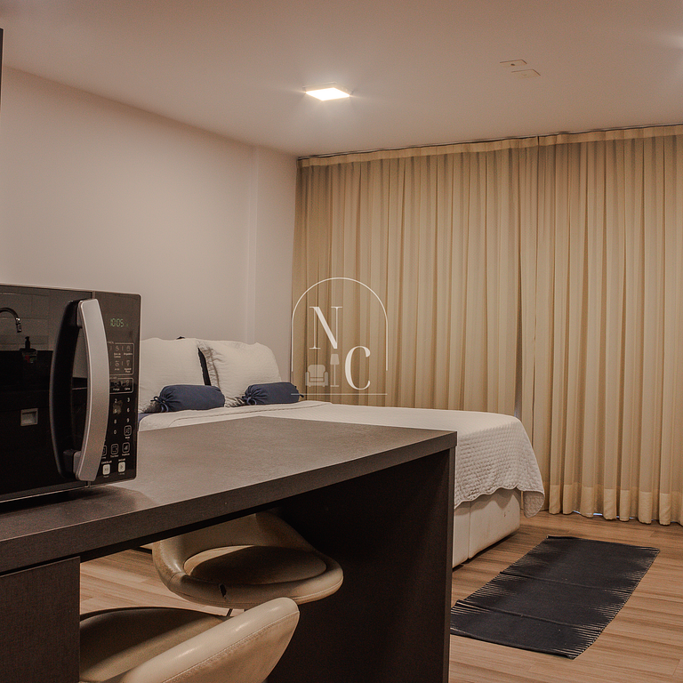 Stylish Studio•Pool, Gym, A/C•Walk Arcos & Metro