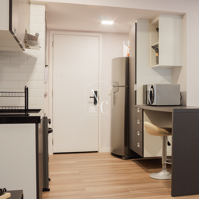 Stylish Studio•Pool, Gym, A/C•Walk Arcos & Metro