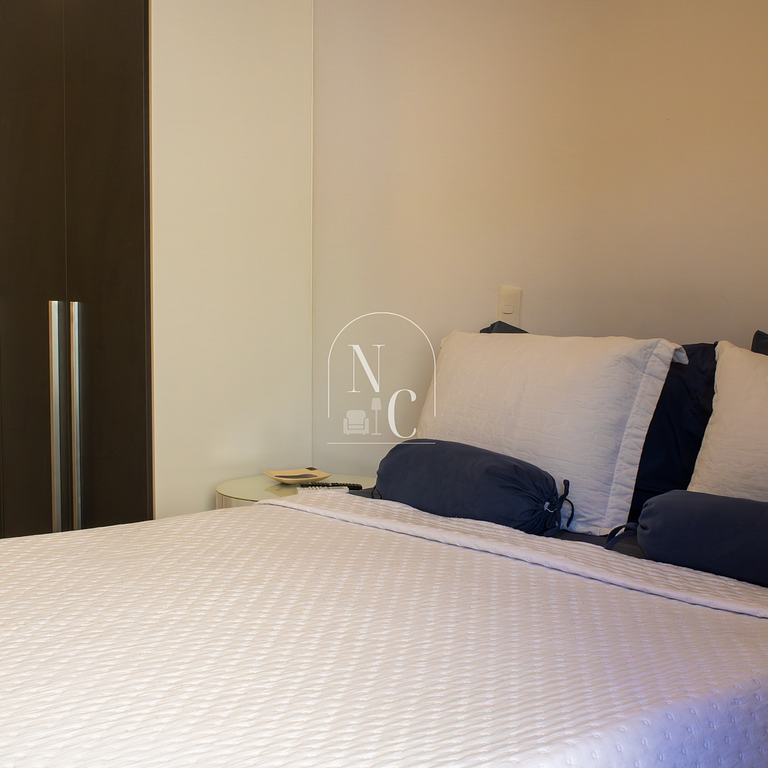 Stylish Studio•Pool, Gym, A/C•Walk Arcos & Metro