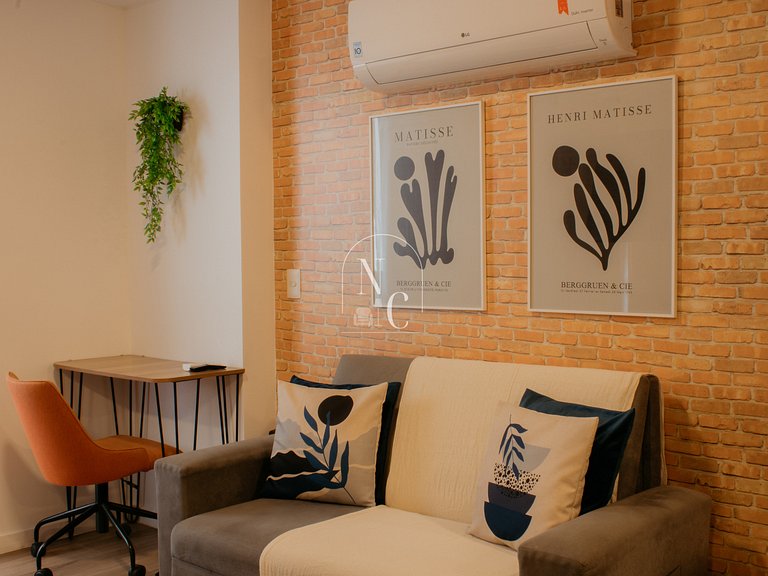 Studio with pool and gym | Airport and Subway st