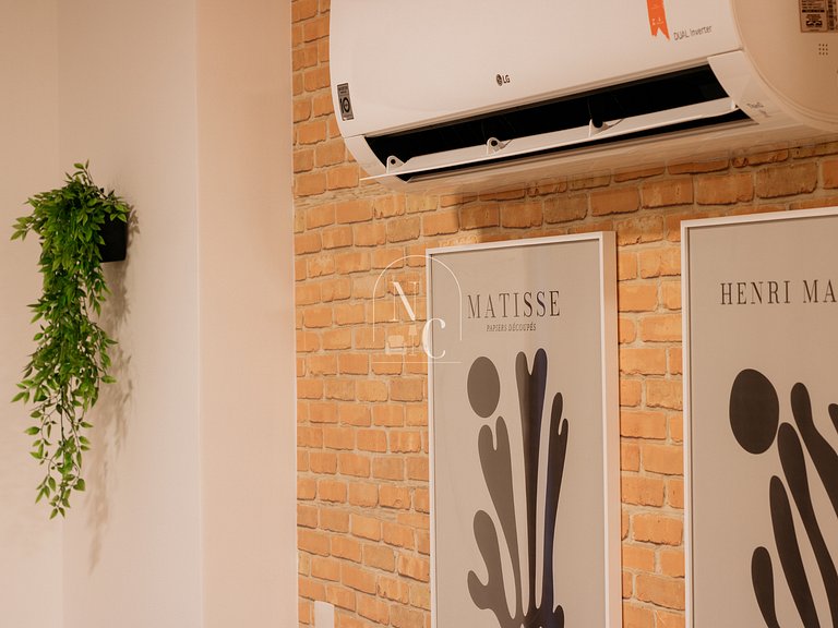 Studio with pool and gym | Airport and Subway st