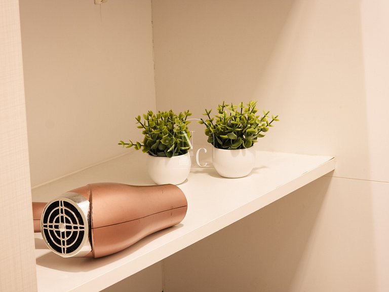 Studio with pool and gym | Airport and Subway st