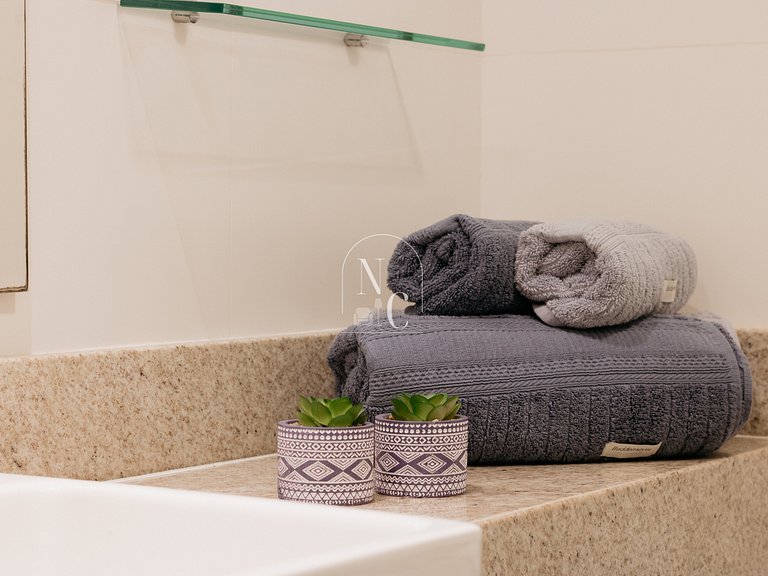 Studio with pool and gym | Airport and Subway st