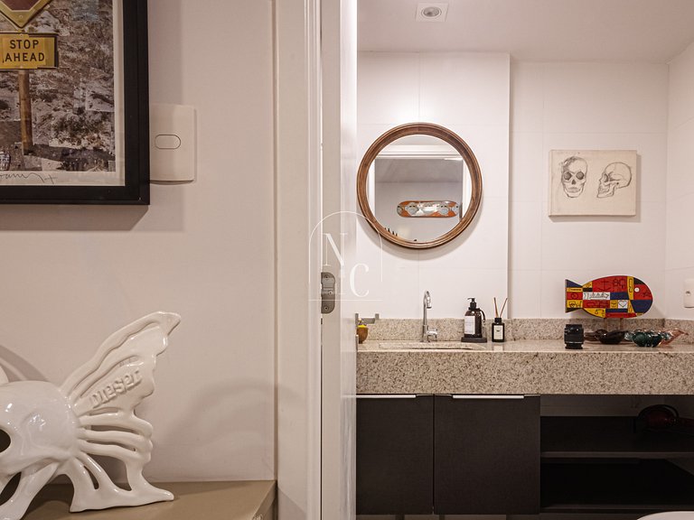 Art Experience Downtown - New and Modern building