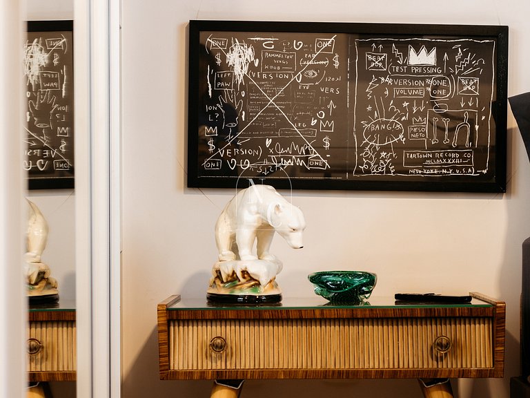 Art Experience Downtown - New and Modern building